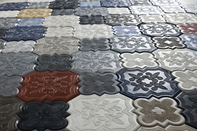 Piastrelle in cemento con particolare formato e decorazione Piastrelle in cemento con particolare formato e decorazione