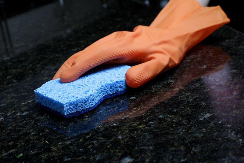 Detersione di una superficie in granito Detersione di una superficie in granito