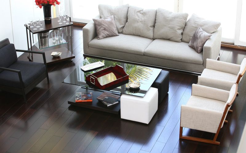 Parquet Weng&egrave; abbinato con mobili e pareti chiari