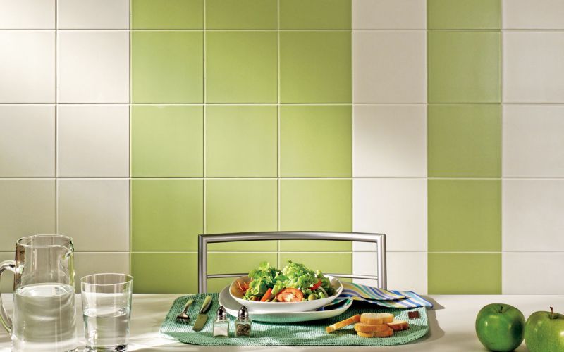 Rivestimento di una sala da pranzo con gres porcellanato Rivestimento di una sala da pranzo con gres porcellanato
